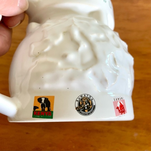 Starbucks embossed globe large mug - Picture 4 of 11